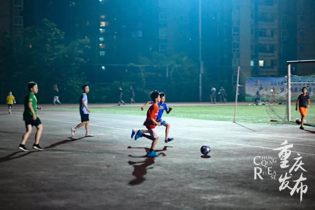 山城重庆夜晚如此宁静而美丽,夜晚的重庆格外迷人