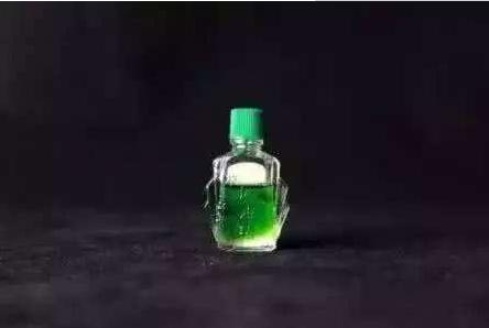风油精滴在手机上效果太神奇了,风油精怎么滴最有效