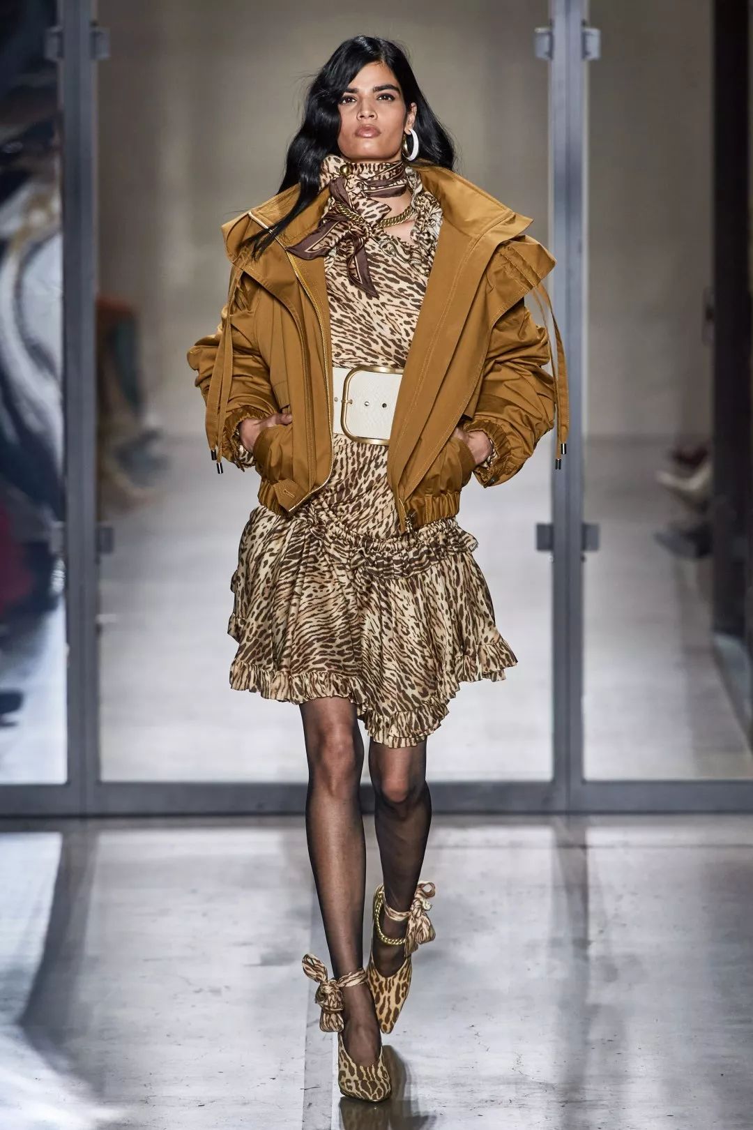 秋冬必备战靴,嗜鞋如命图片