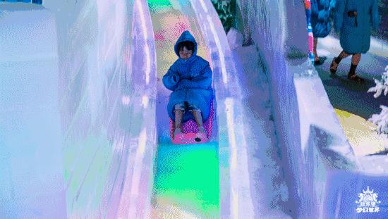 约吗?来欧乐堡梦幻世界感受夏日的凉爽!乐享美好亲子时光!