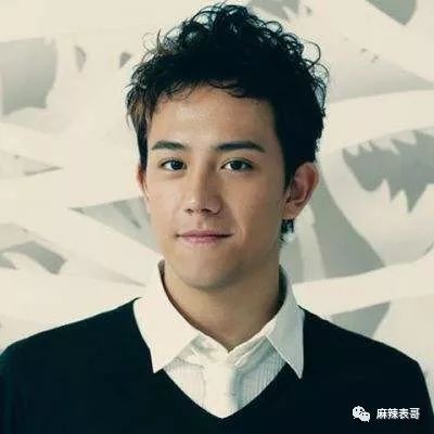 劈腿粉丝生子,刚结婚就被爆脚踩5条船,这…