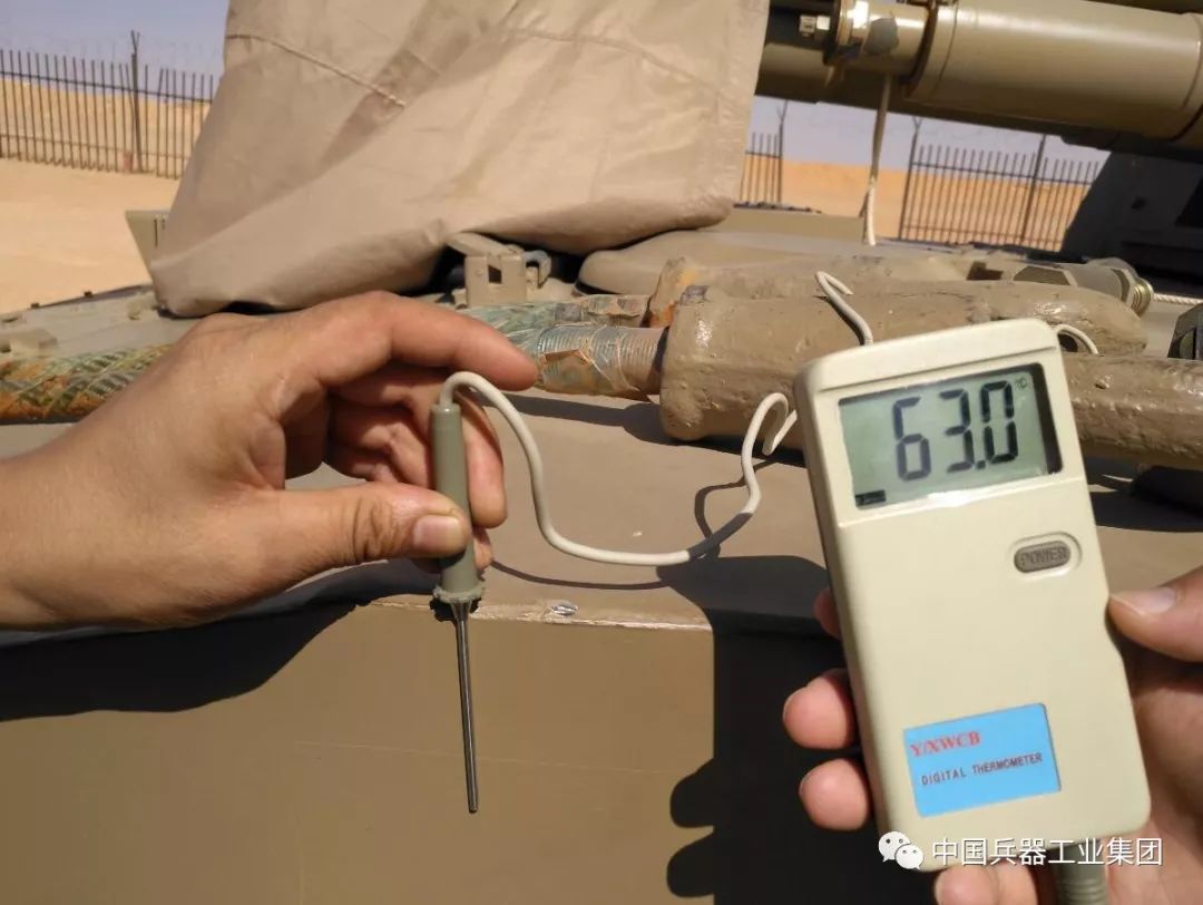 战高温电力工人头顶烈日带电作业,战高温迎考验