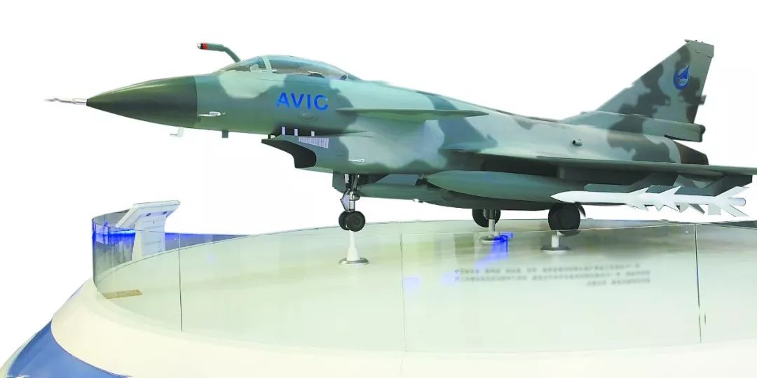 解放军以前的军装和现在的军装,6分钟看懂解放军装备变迁