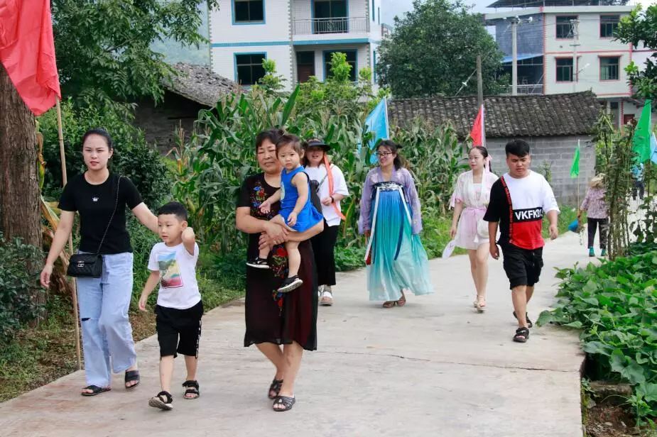 购购购！今天这里超热闹