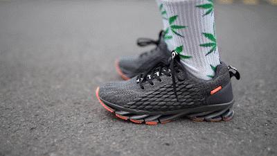 一双鞋竟装上28片“刀锋”弹簧？！穿上暴走跳跃，感觉能起飞了