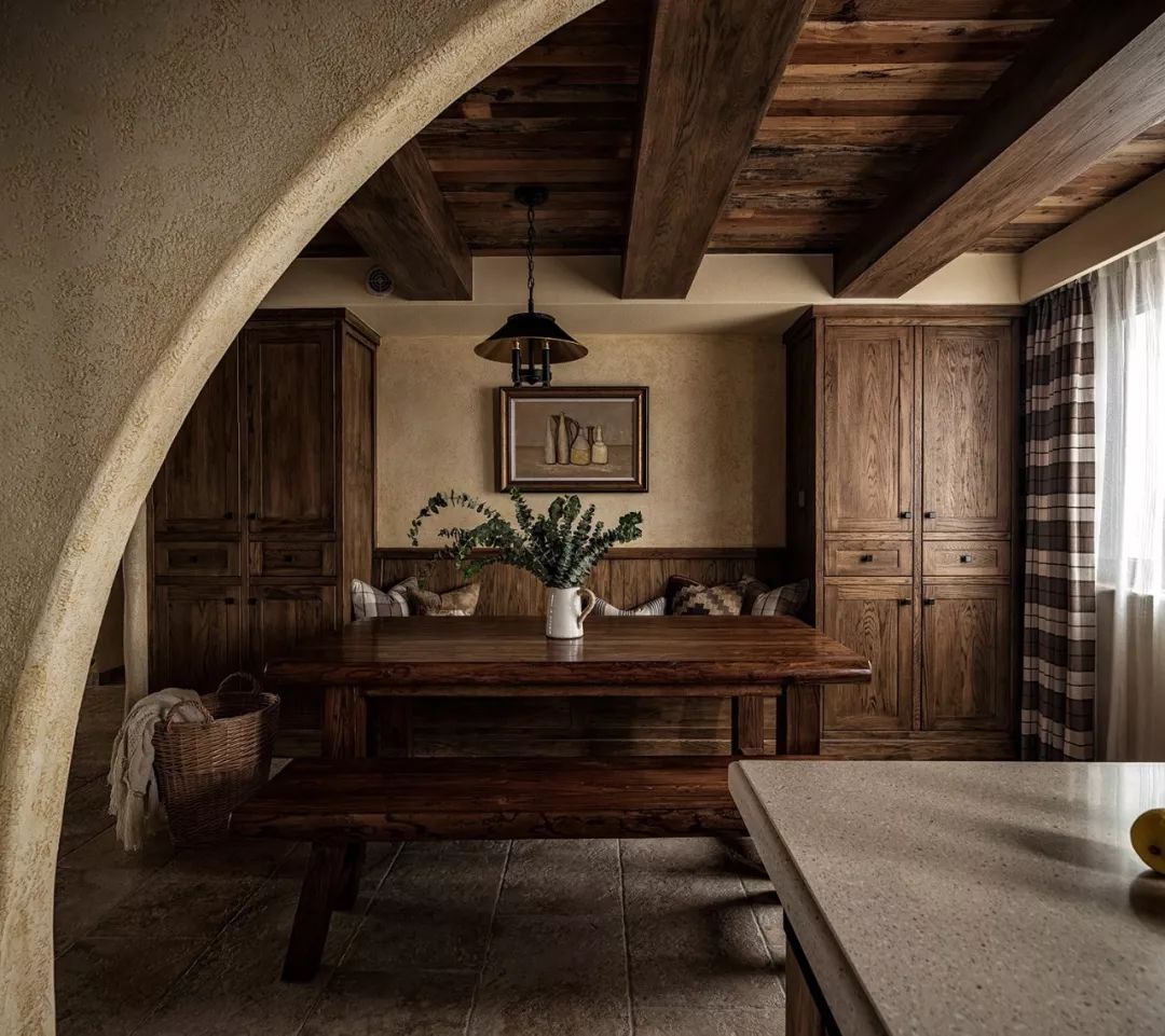 购买家具几十万刺鼻难闻受不了,花几万买实木家具值得吗