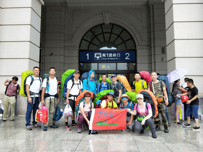 雪峰冰川雪莲草甸十分的激动八分憾——2019年7月环博格达纪实