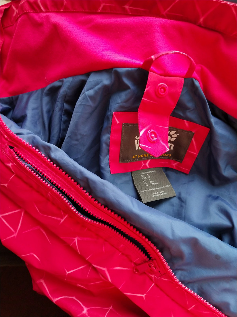 狼爪冲锋衣沙漠橙,伊犁那拉提旅游冲锋衣穿搭