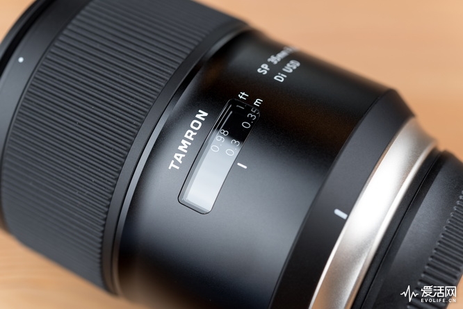 腾龙sp35mm1.4镜身是金属的,腾龙sp17-50mmf2.8镜头