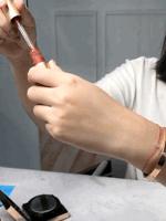 OMG李佳琦推荐的口红会结块？你真的要买它吗