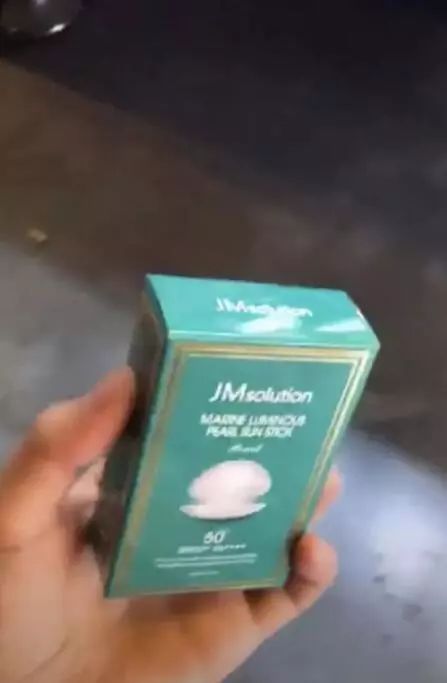 OMG李佳琦推荐的口红会结块？你真的要买它吗