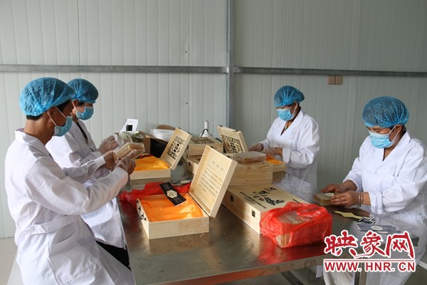扶贫车间带动村民就近就业,南召农村扶贫车间