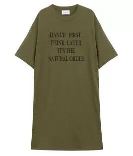 宋茜的衣服为什么这么高,宋茜一身醒目的白色套装