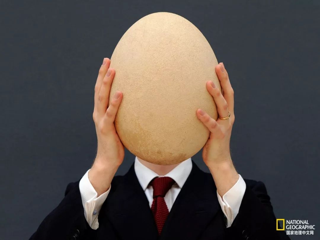 钻石有荧光不值钱 (钻石本来不值钱)