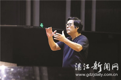 港城“百灵鸟”合力唱响新时代