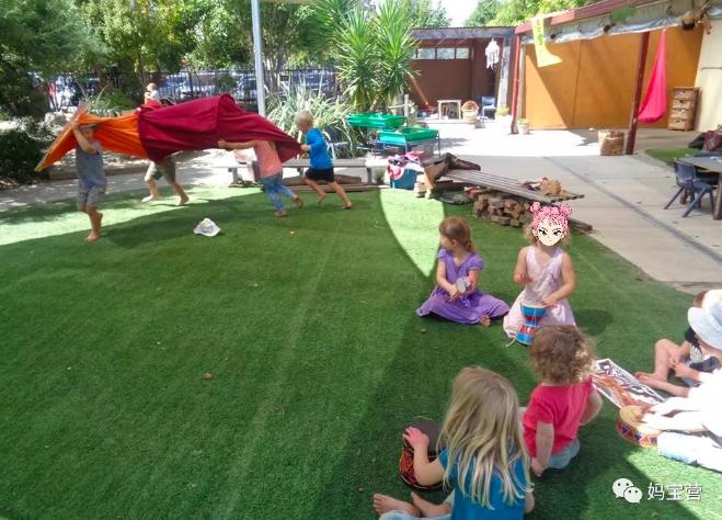 一个月花五万元，中国姥姥加入海外幼儿园陪读大军