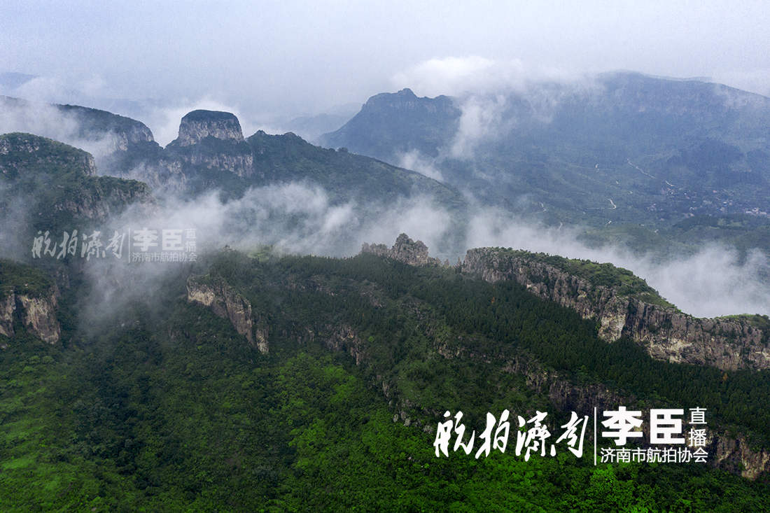 雨后济南出现云海美景,济南南部山区雨中云雾缭绕似仙境