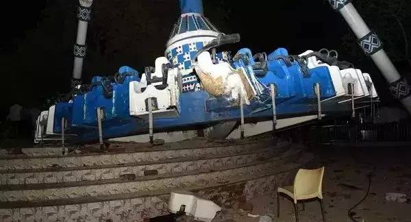印度大摆锤坠落27人死亡,游乐园印度大摆锤在天空突然断裂
