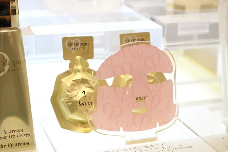 面膜敷起来好舒服,敷着面膜很舒服