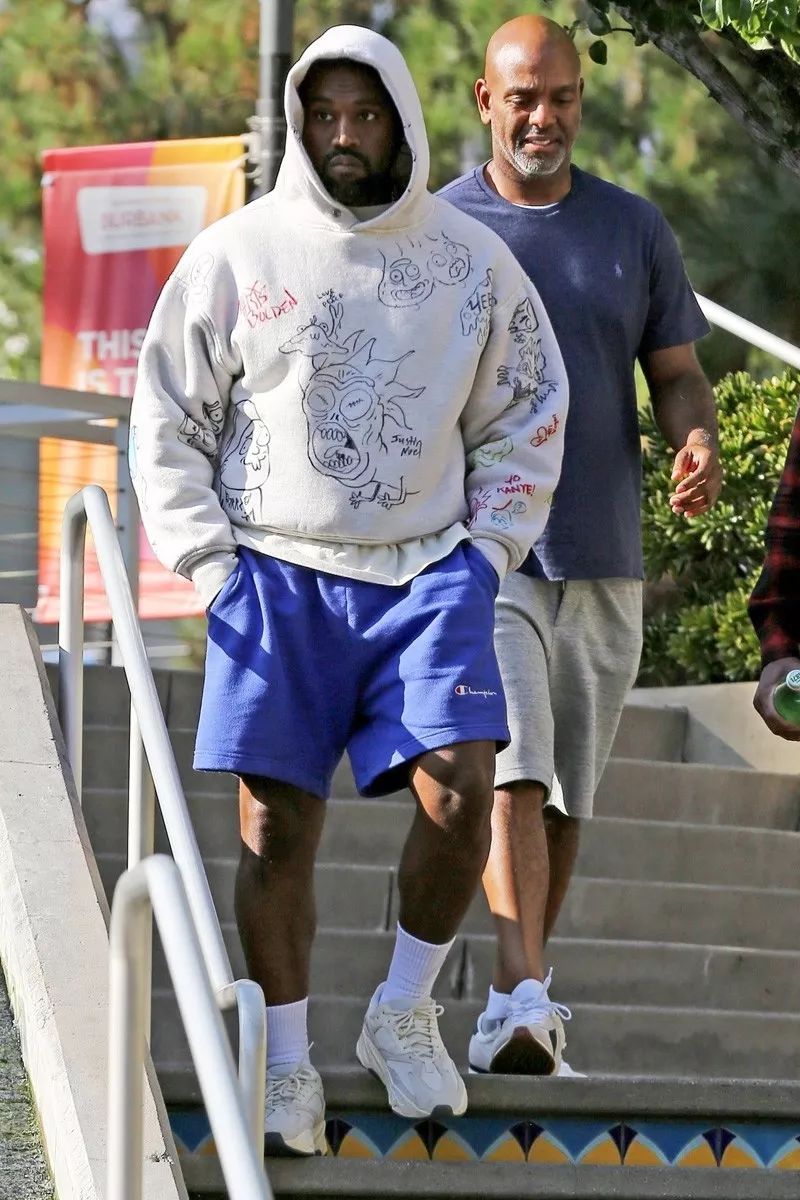 nike联名侃爷,nike侃爷红色椰子限量版穿法