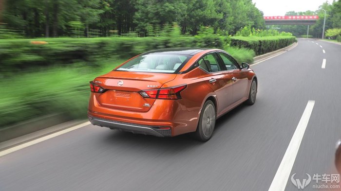 日产天籁舒适版适不适合跑专车,2021款东风日产天籁试驾视频
