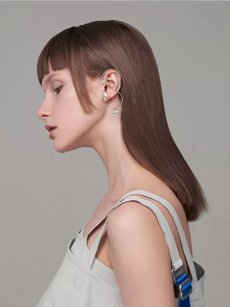 没有耳洞的明星是怎么戴耳环的,明星同款耳夹无耳洞