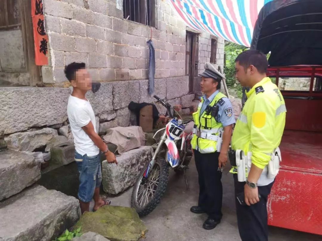 胆真肥！不甘“赛摩”被查扣，男子偷偷*锁撬**“推走”