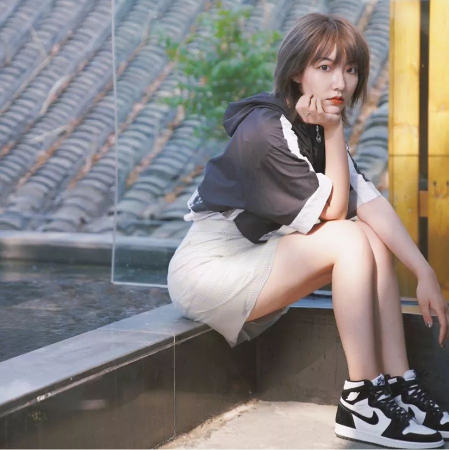 aj1retrosatinroyal丝绸,aj1黑黄脚趾男女同款和女款区别