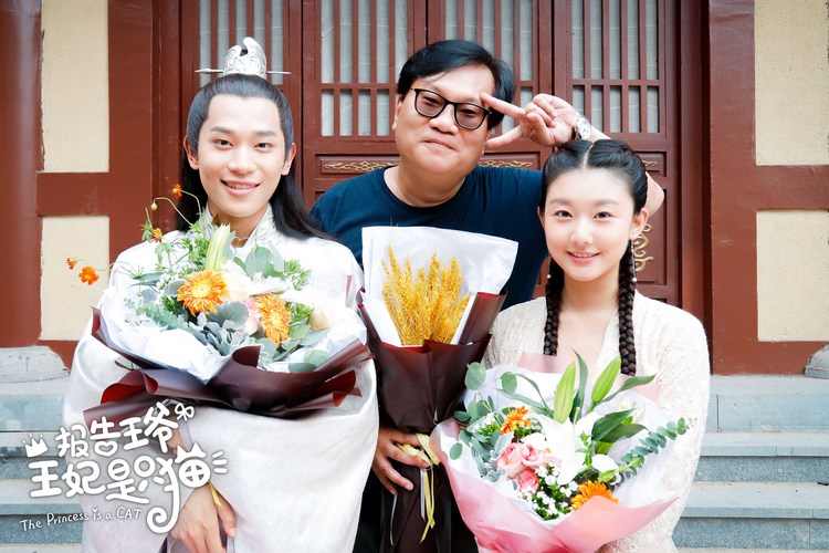 《报告王爷，王妃是只猫》杀青，袁雨萱张炯敏首秀荧屏初吻