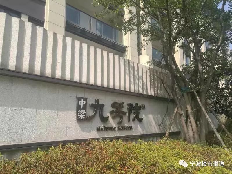 又是这家开发商!才交付两个多月的小区,地下室看着比老小区的还吓人