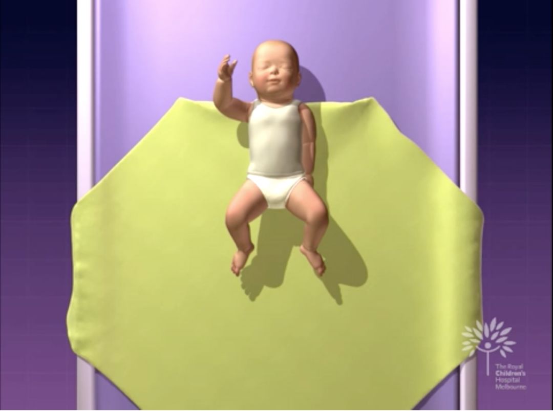 如何安全抱新生儿,宝宝裹襁褓睡会不会影响发育