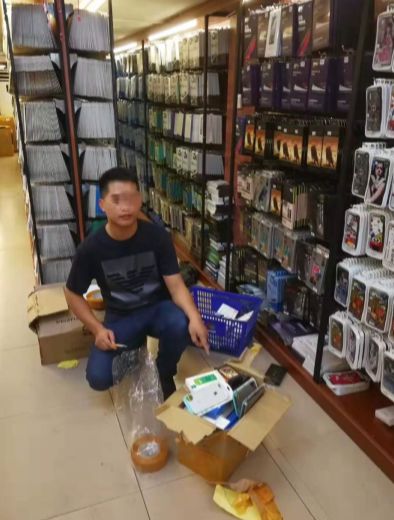 可恶|南宁民生路这家店卖“山寨”手机配件,狠赚十几万