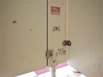 两家三甲医院：厕所现烟头清洁疑作假