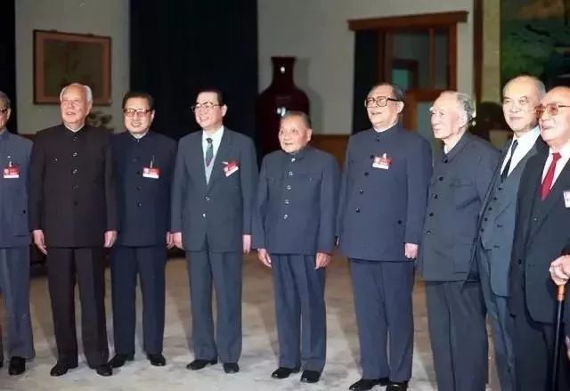 今天他115岁了，*小平邓**人生的40个瞬间