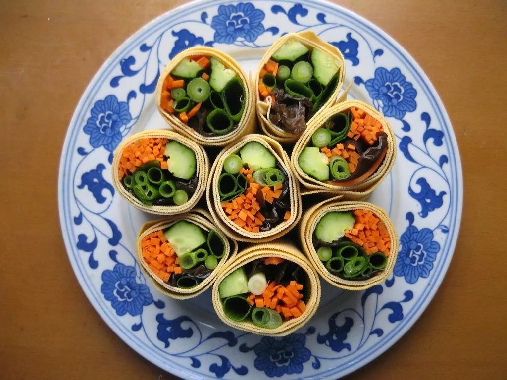 东北蘸酱菜到底有多野,东北为什么喜欢吃蘸酱菜