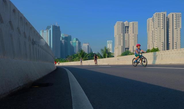 「城市早报」把首都搬到一座尚不存在的城市,以及来自全球13个城市的新闻