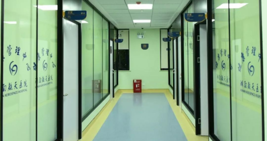 老年人肚子突然大得像怀孕,老人肚子变大圆鼓鼓的很硬不难受