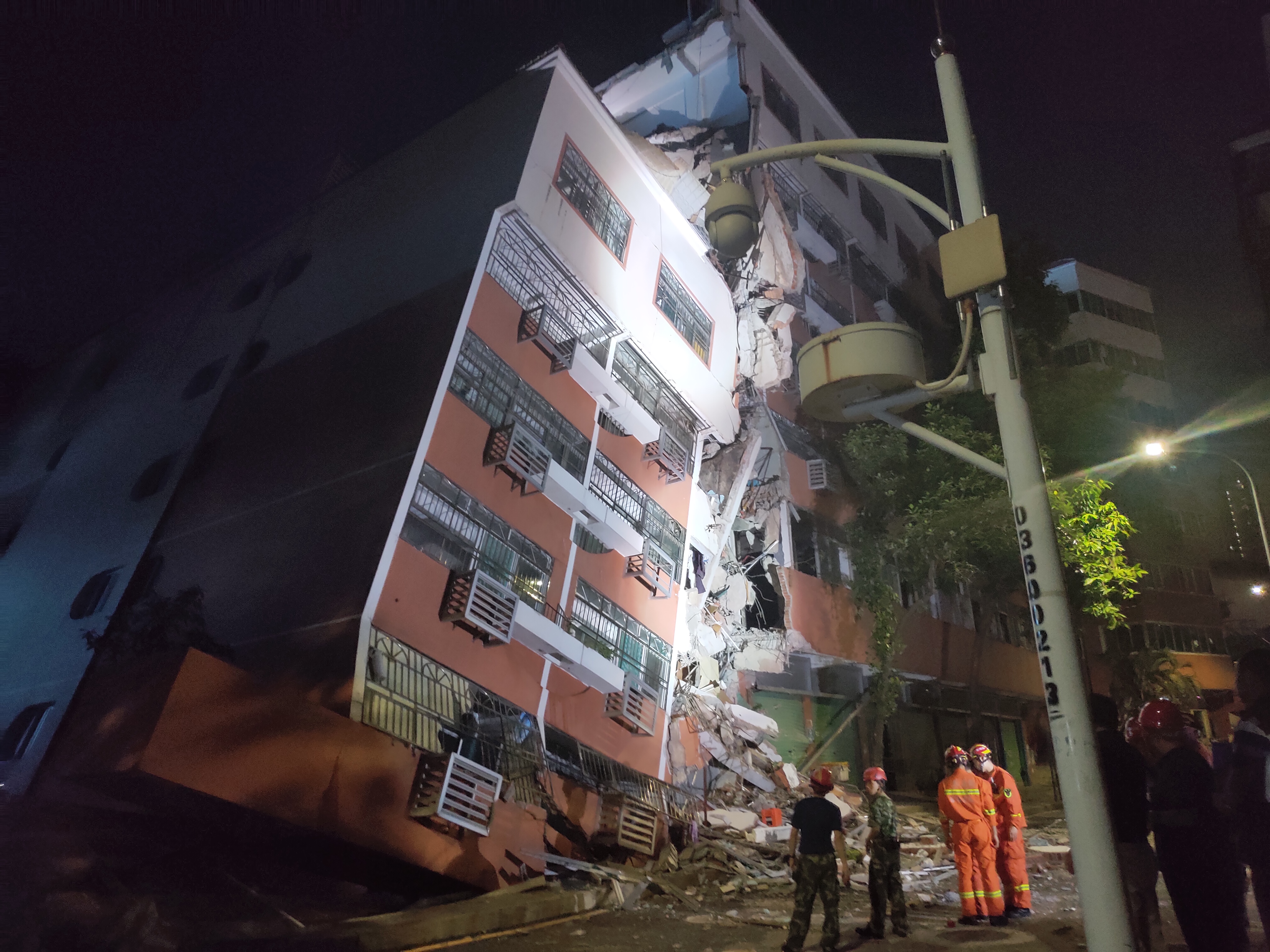 深圳楼房倾斜是怎么回事,居民楼地基下沉标准