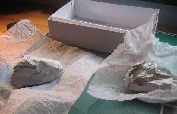新鞋里的纸团原来有这么多作用,鞋里的纸团有什么用