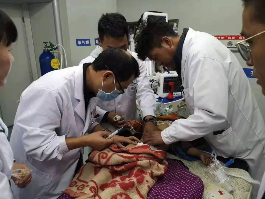 【援藏故事】争分夺秒，为生命奔跑——萨迦上海援藏医生全力抢救重症患儿