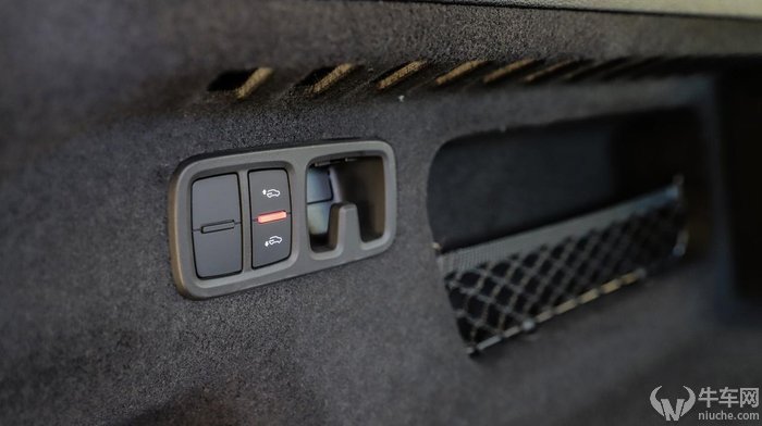 q8奥迪2022款试驾视频夜间,宝马x5和奥迪q8试驾哪个更值