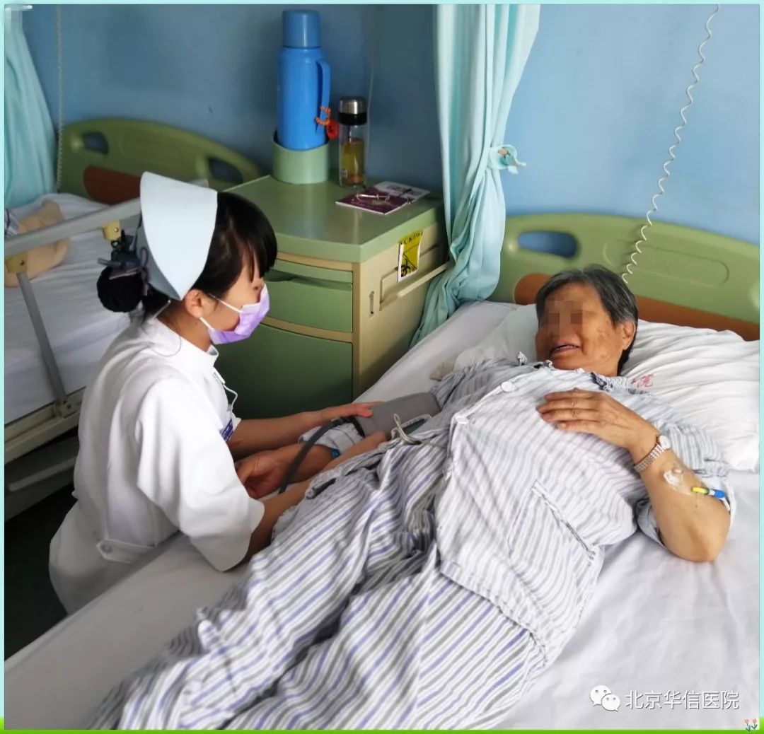 护士入职10周年简短走心文案,护士爱岗敬业的正能量句子