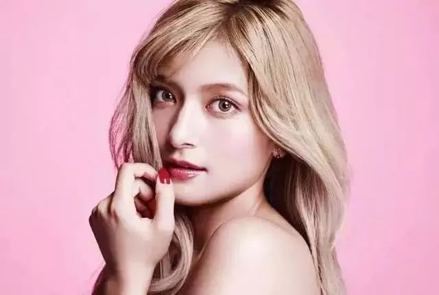 比白瓷肌更具高级感，“美黑”正在逐渐席卷亚洲了