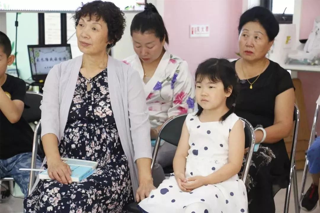 社区妇联亲子读书活动,社区妇联开展亲子共读志愿者培训