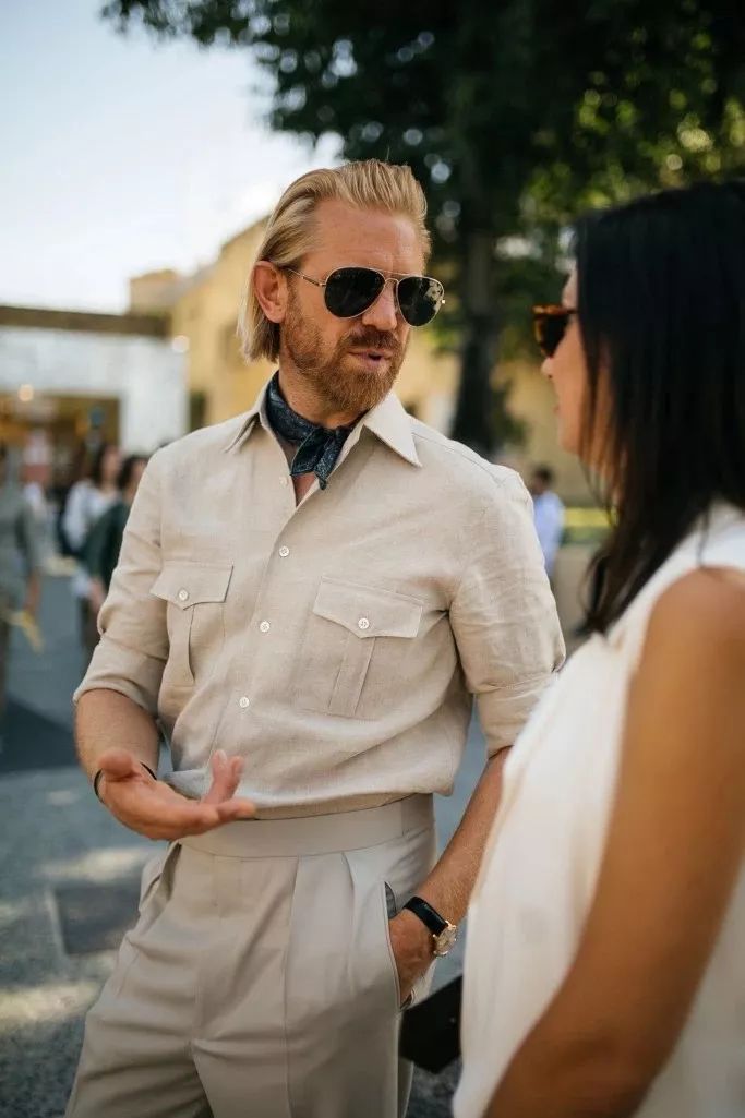 男人穿什么显得有钱,穿浅色裤子的男人性格