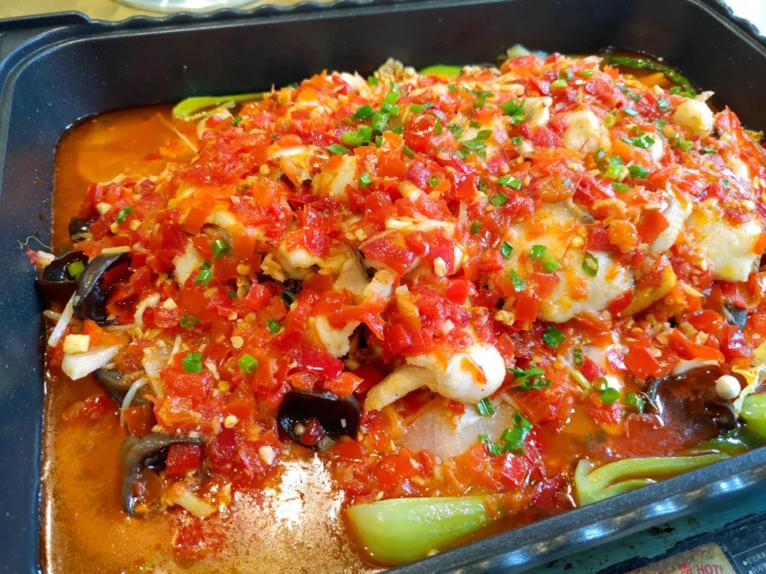 不出哈尔滨一秒入“湘”，仅59.9元抢158元「湘乡小厨」超值2-3人双套餐，湖南剁椒功夫鱼/湘乡开胃鸡+8样素菜+白菜丁香鱼等