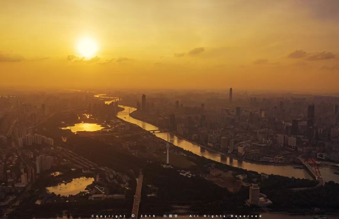 武汉，为何一鸣惊人？