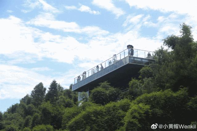 成都周边最好的玻璃栈道的景区,成都附近哪个景区有玻璃栈道