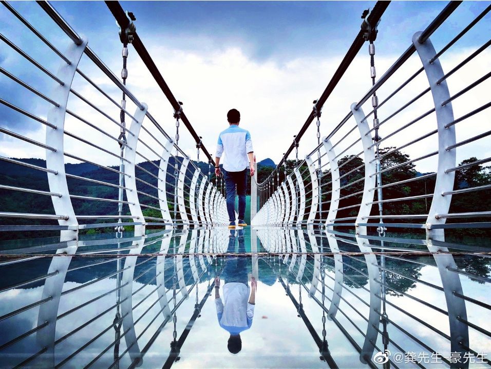 成都周边最好的玻璃栈道的景区,成都附近哪个景区有玻璃栈道