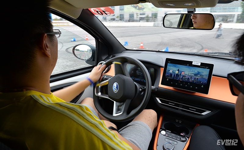 比亚迪e1测评真实视频,比亚迪纯电代步e1